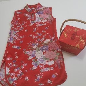 Girl traditional Chinese Dress and box purse